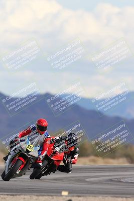 media/Nov-16-2025-Race Pace (Sun) [[8c5fa54630]]/Non Verified Riders (1st 20 Minutes)/5-Turn 15 (110pm)/